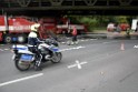 LKW blieb unter Bruecke haengen Koeln Ehrenfeld Innere Kanalstr Hornstr P402